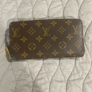 Louis Vuitton Zippy Wallet